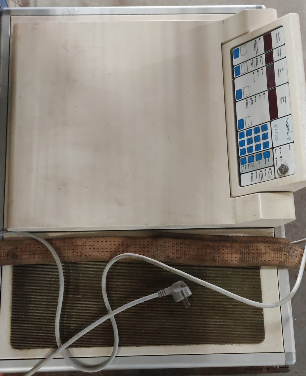 Sigma 6K10 2000W Laboratory Centrifuge - used